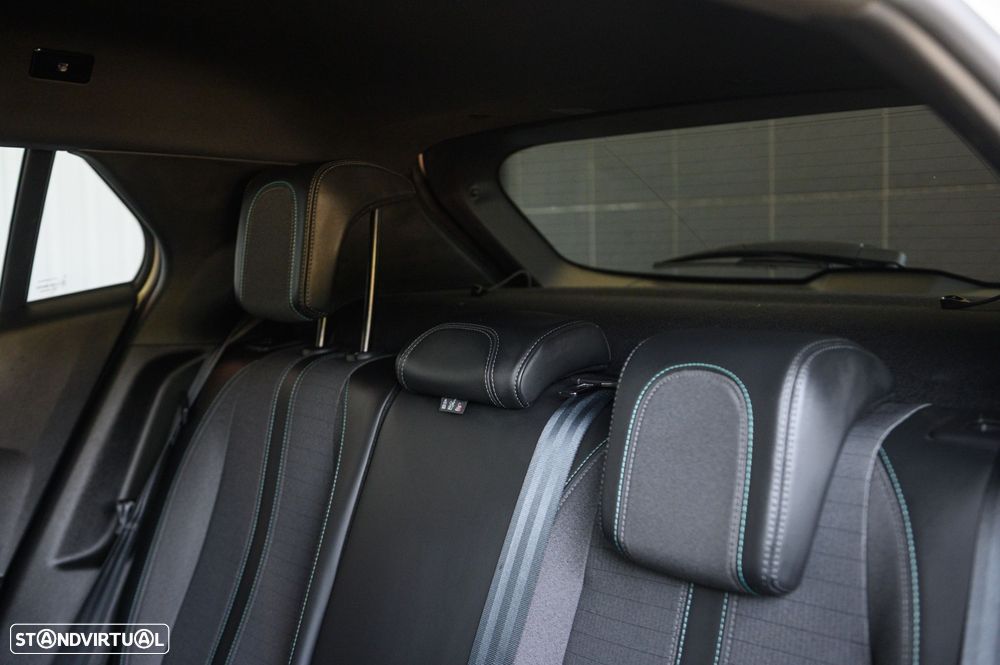 Peugeot 2008 1.2 PureTech Allure Pack - 32
