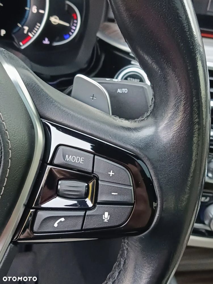 BMW Seria 5 530i Sport Line sport - 30