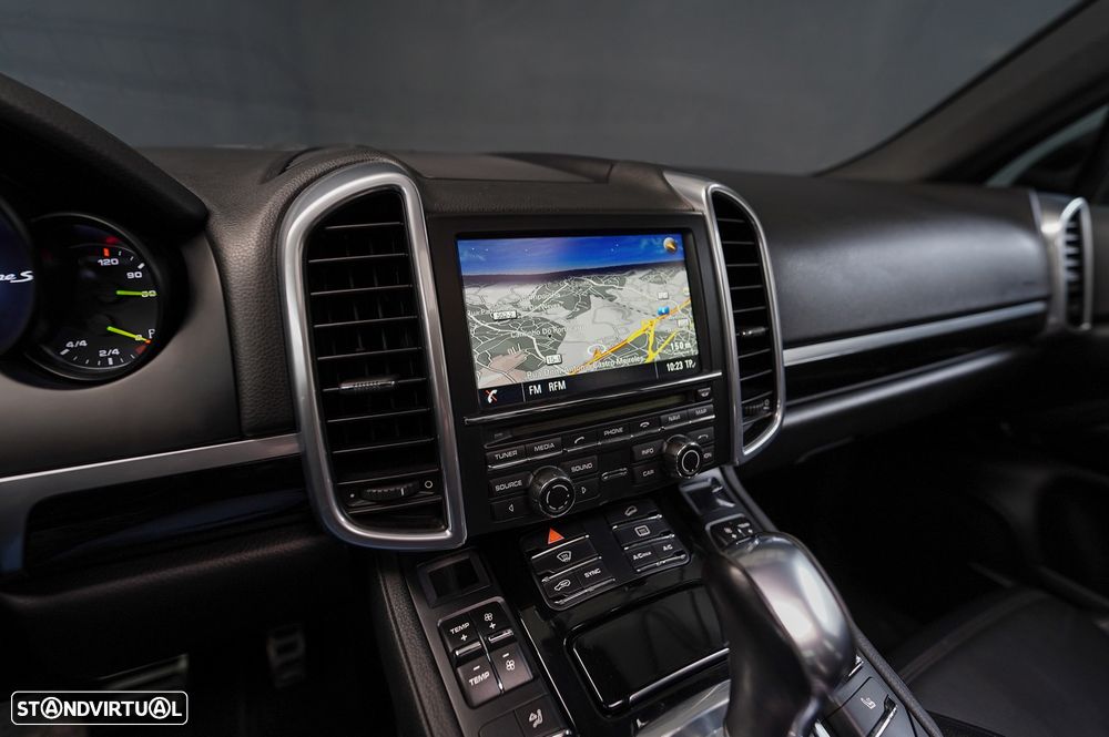 Porsche Cayenne S E-Hybrid - 10