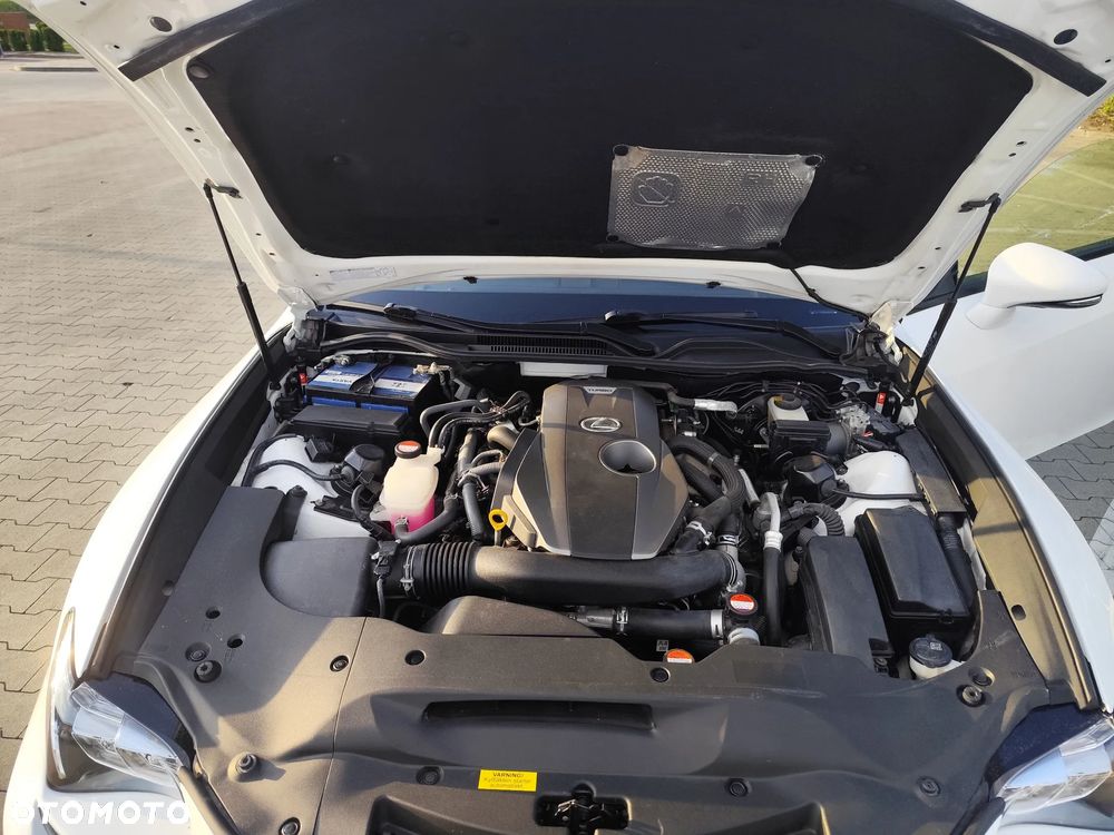 Lexus RC 200t / 300 F Sport - 28