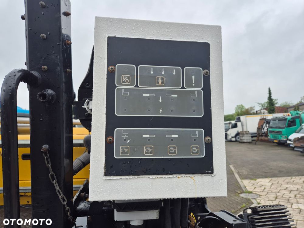 Caterpillar AP 300 / ROZŚCIEŁACZ DO ASFALTU / SERWISOWANY / 1WŁ / WIBRACJE + PODGRZEWANY STÓŁ / MOŻLIWOŚĆ TRANSPORTU - 22