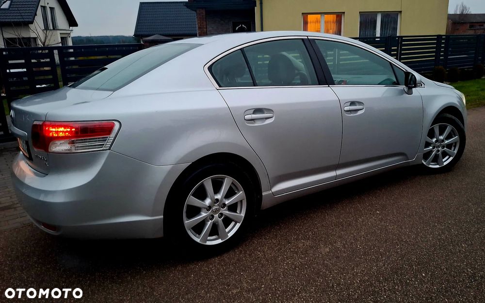 Toyota Avensis 2.0 D-4D Sol - 4