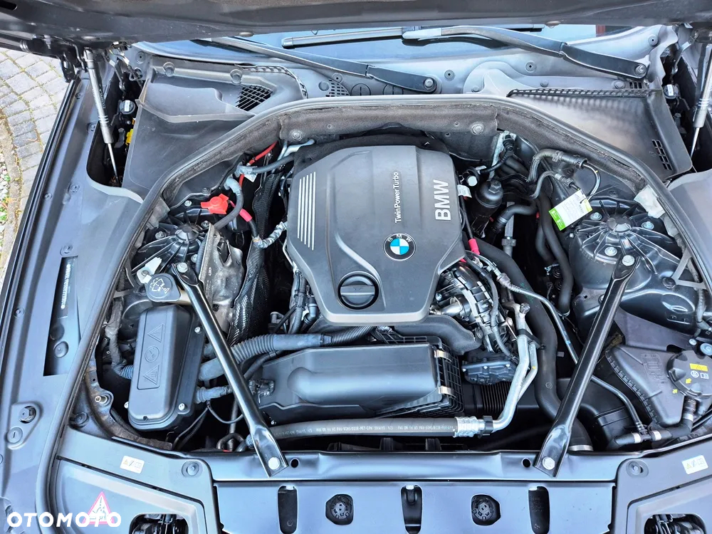 BMW Seria 5 518d Business Edition sport - 28