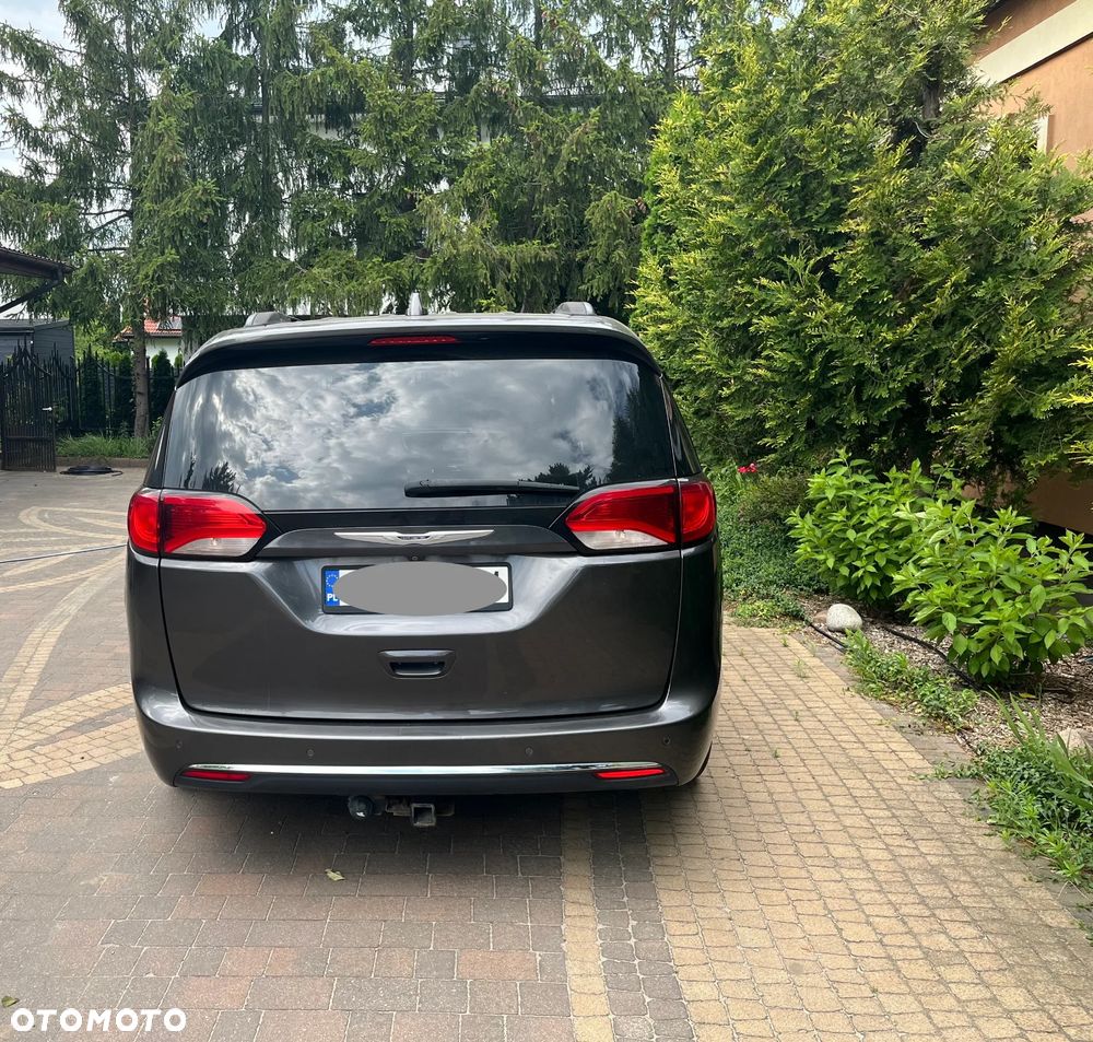 Chrysler Pacifica - 4