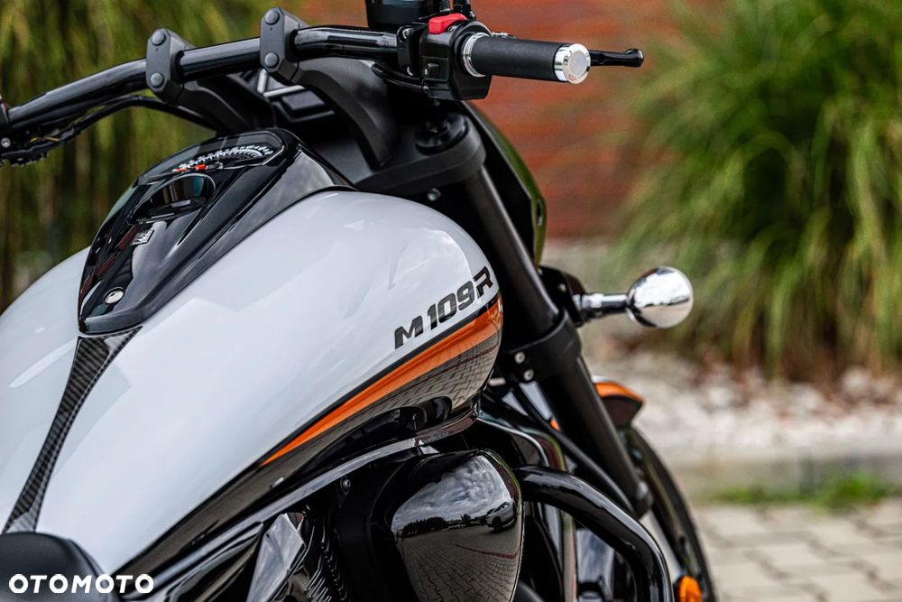 Suzuki Boulevard - 11