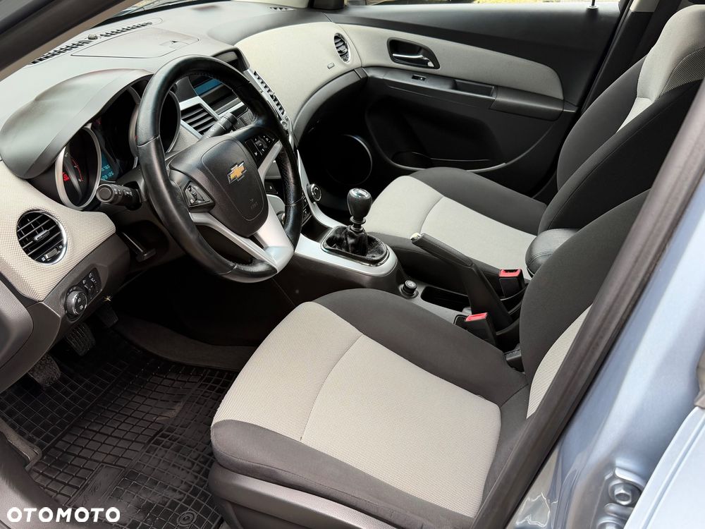 Chevrolet Cruze 1.6 - 12