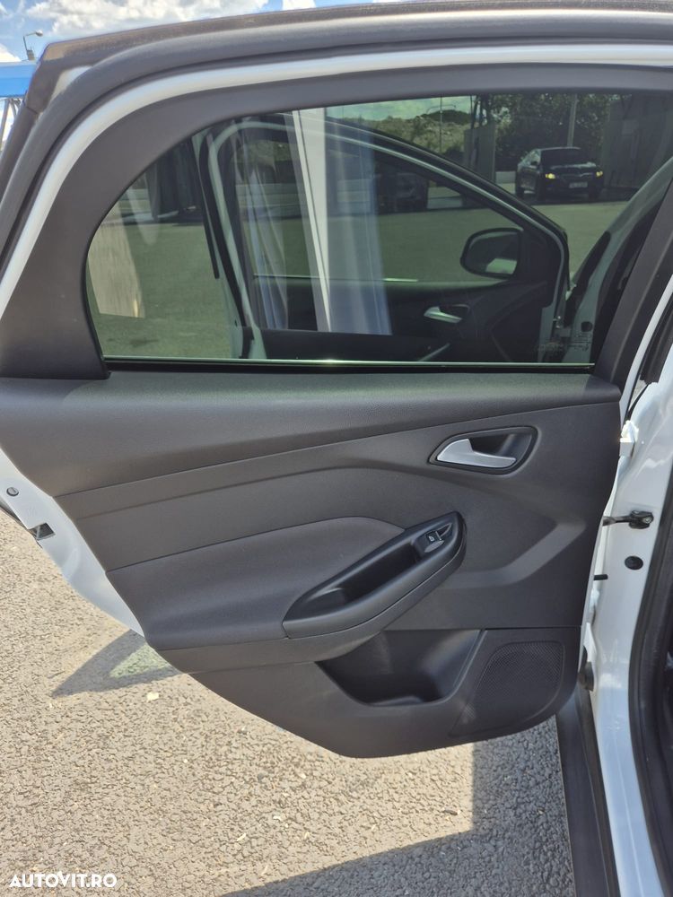 Ford Focus - 20