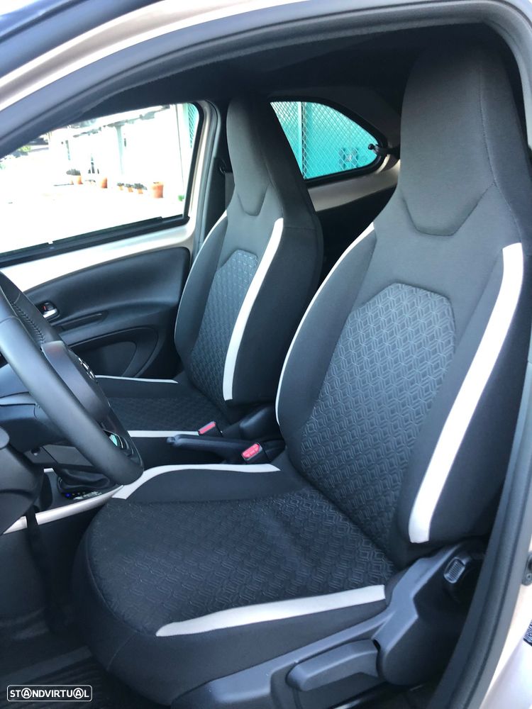 Toyota Aygo X 1.0 Envy CVT - 20