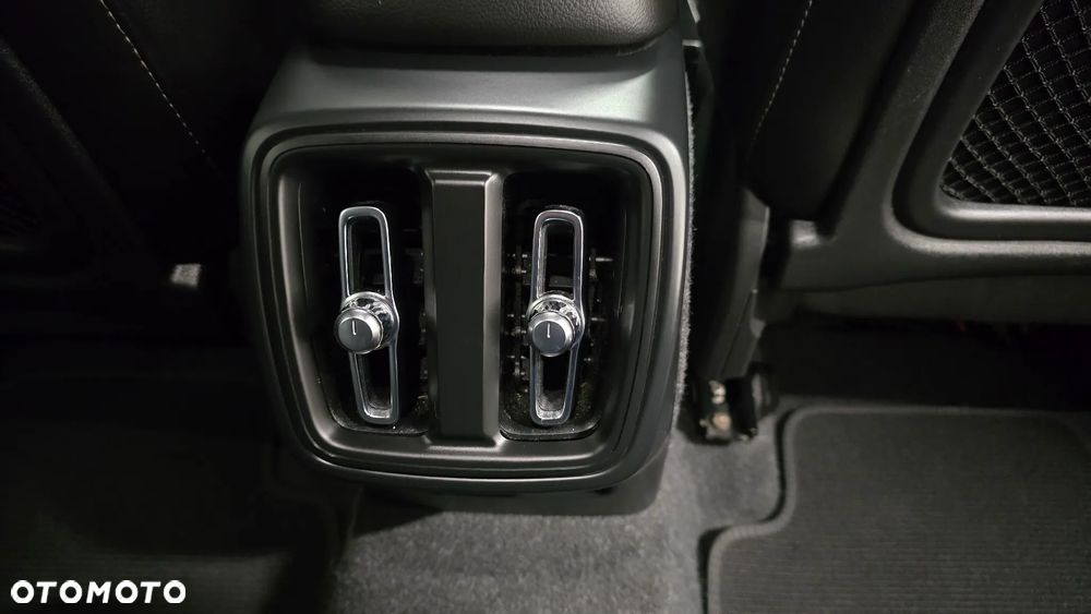 Volvo XC 40 B4 B DKG Plus Black Edition - 16