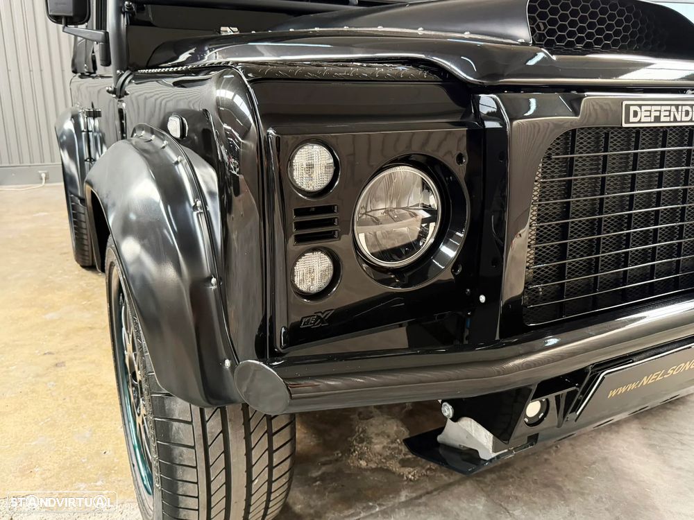 Land Rover Defender - 44
