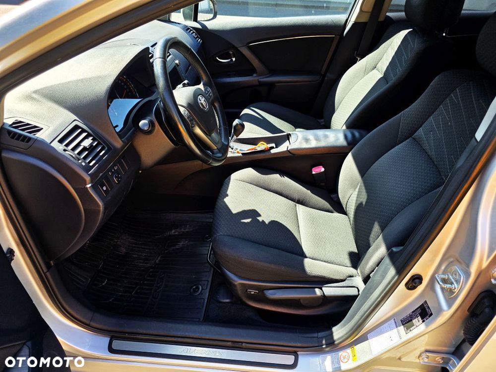 Toyota Avensis 2.0 Sol NAVI MS - 9