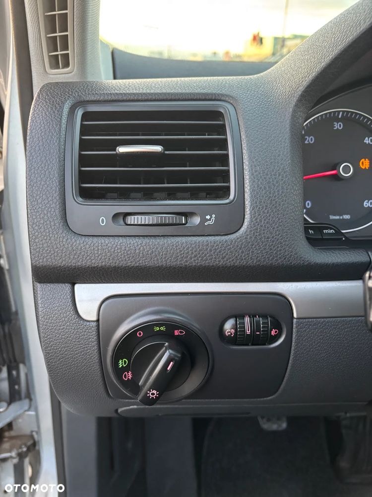 Volkswagen Golf V 1.9 TDI DPF BlueMot Comfortline - 11