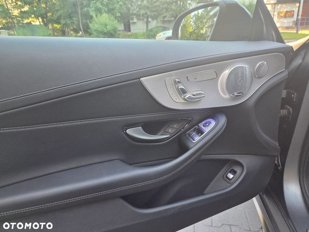 Mercedes-Benz Klasa C 300 4MATIC 9G-TRONIC - 26