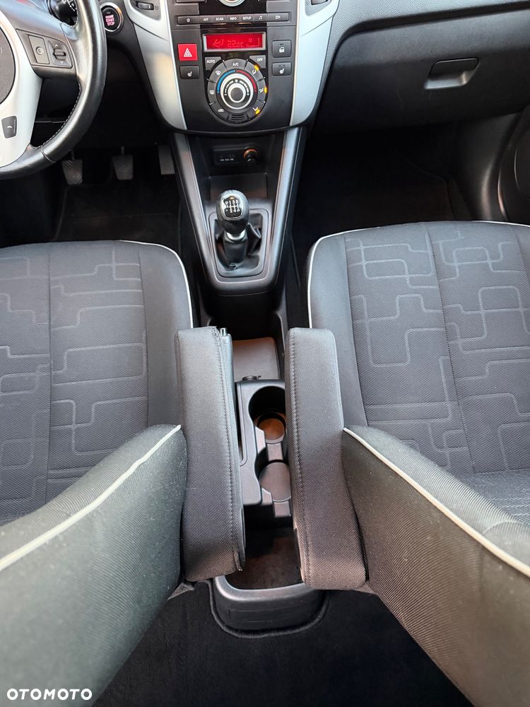 Kia Venga - 29