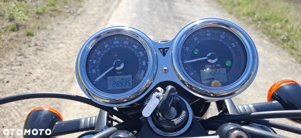 Triumph Bonneville - 8