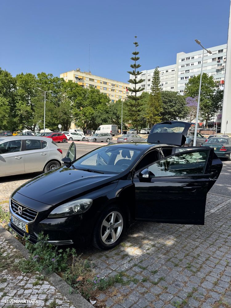 Volvo V40 2.0 D2 Momentum - 3