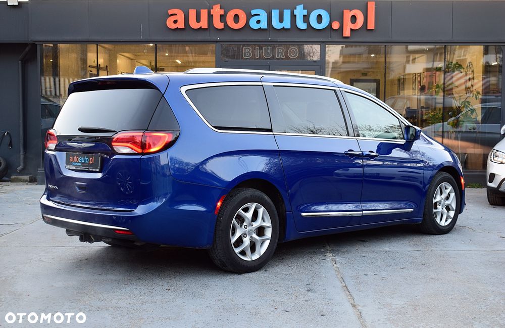 Chrysler Pacifica - 21