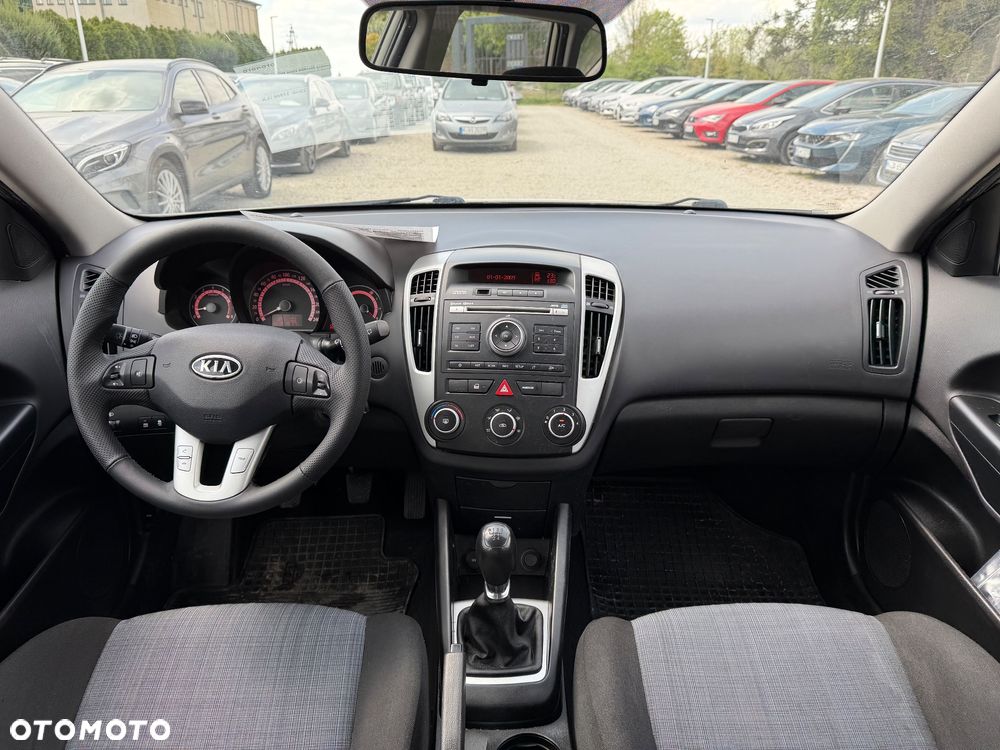 Kia Ceed 1.4 CVVT Attract - 26