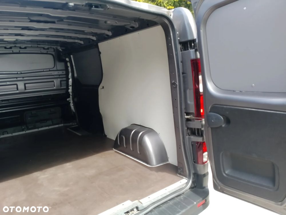 Nissan NV300 - 16