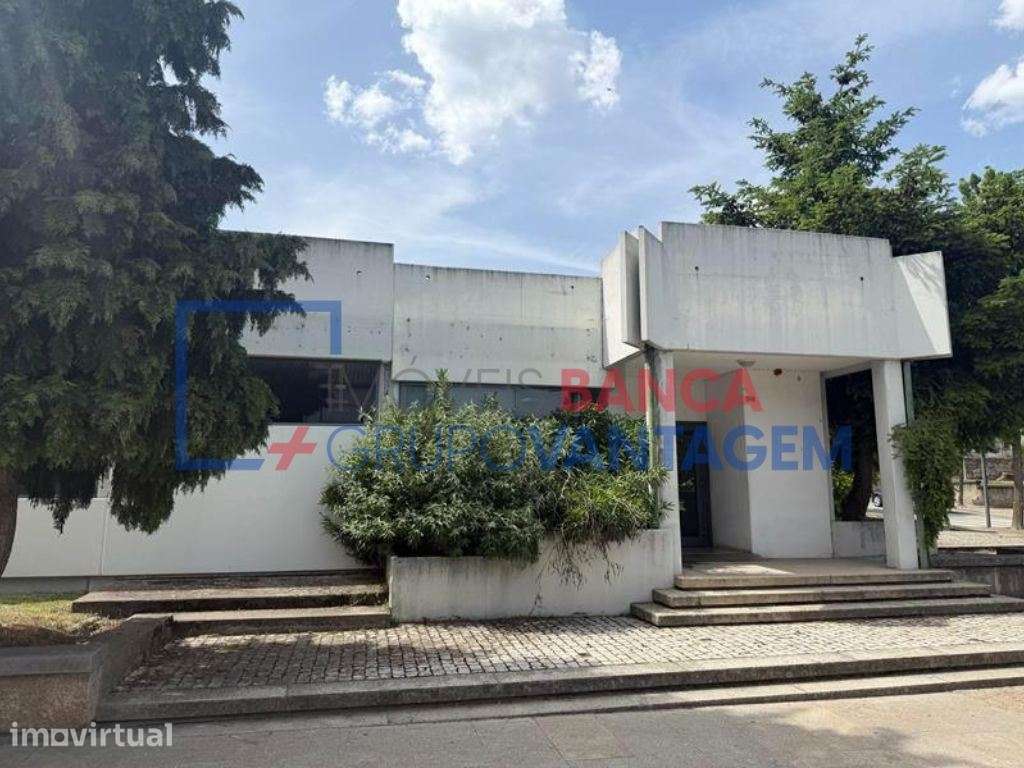 Prédio para Comércio e Serviços em Carrazeda de Ansiães, Bragança - Grande imagem: 5/24