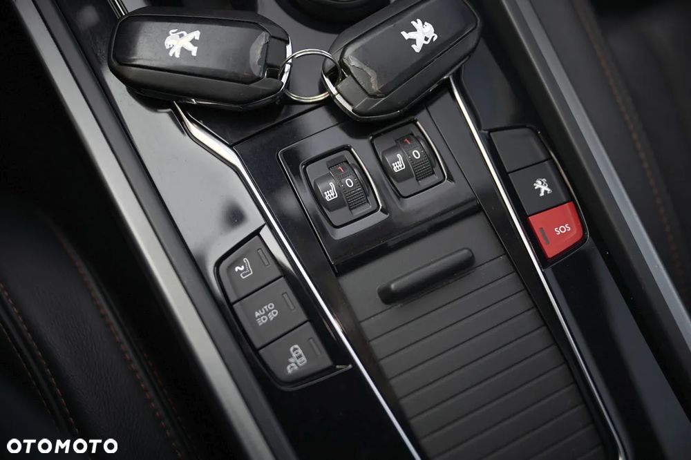 Peugeot 508 RXH Hybrid4 - 33