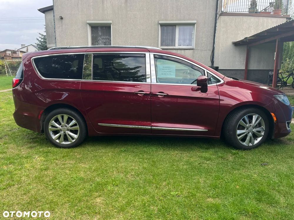 Chrysler Pacifica - 3