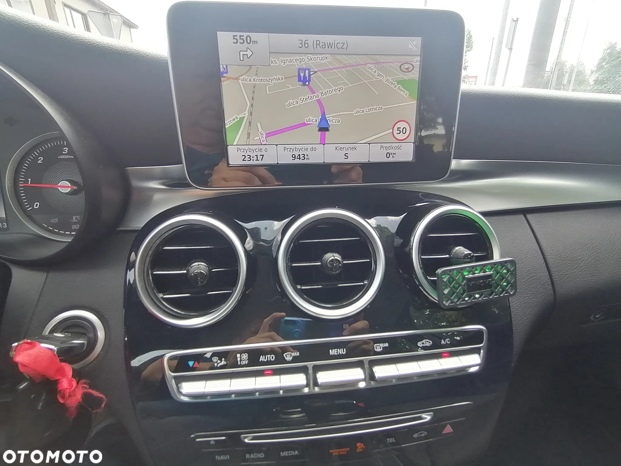 Mercedes-Benz Klasa C 180 (BlueTEC) d T Exclusive - 32
