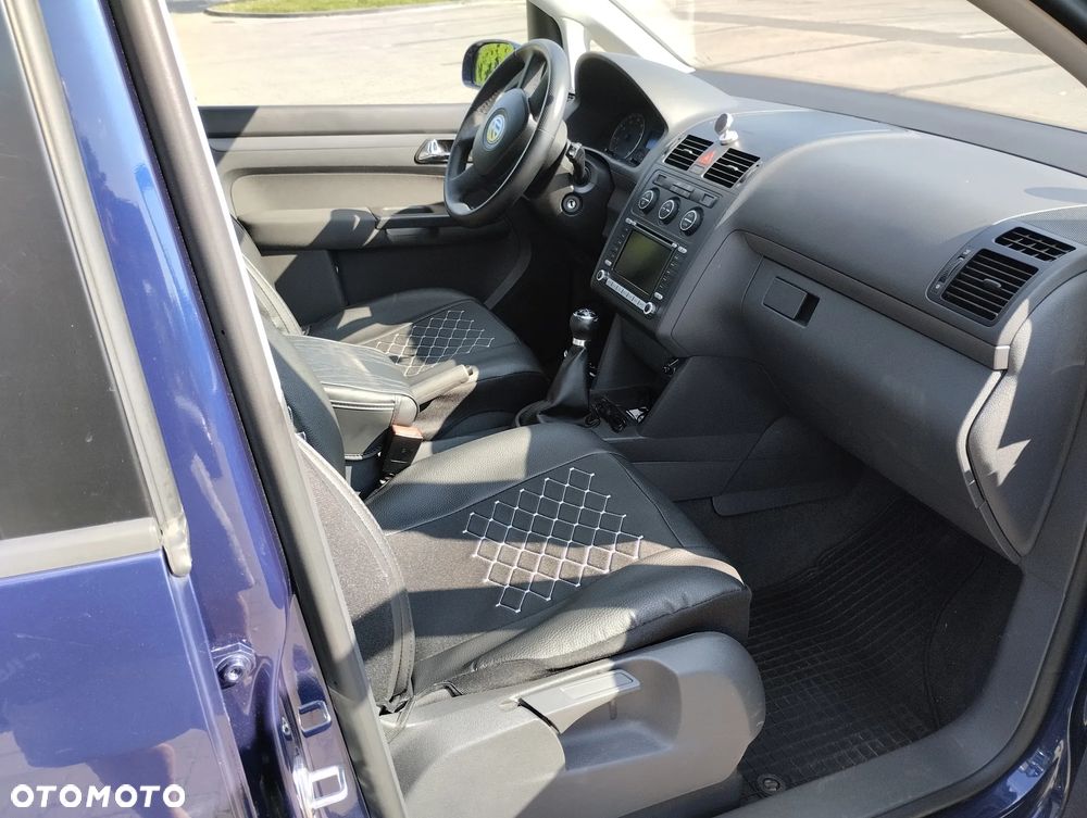 Volkswagen Touran 1.6 Conceptline - 11
