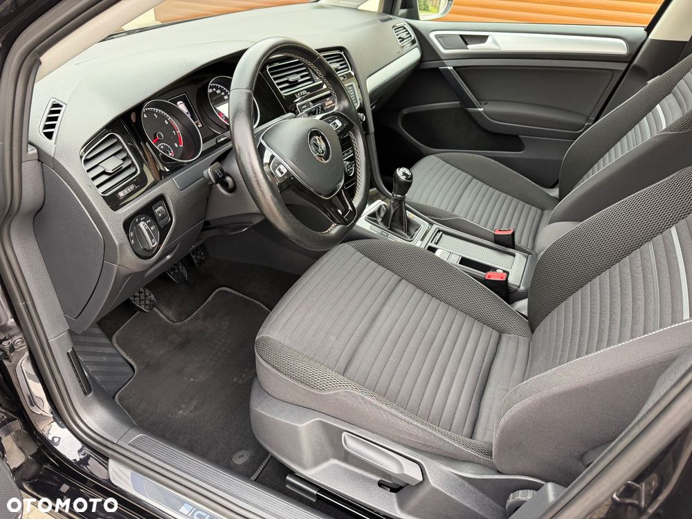 Volkswagen Golf - 26