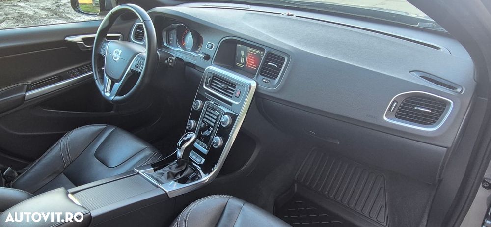 Volvo V60 D6 Plug-In-Hybrid AWD Geartronic Summum - 12
