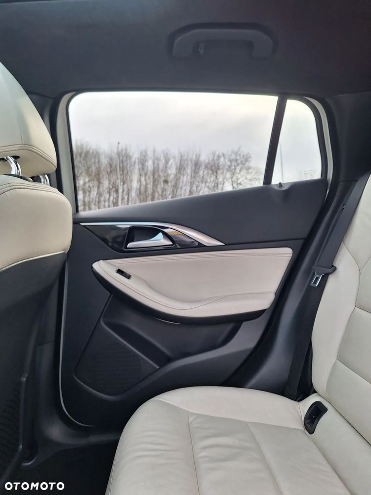 Infiniti Q30 1.6t Premium 7DCT - 25