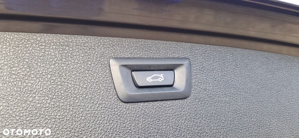 BMW Seria 3 318d DPF Edition Sport - 11