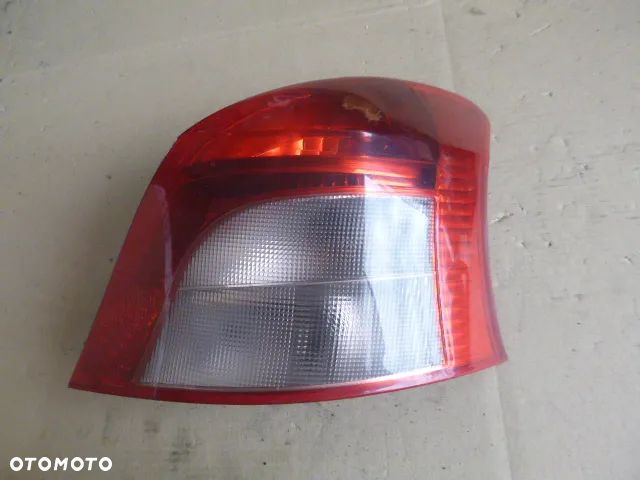 LAMPA PRAWY TYŁ PRAWA TYLNA TOYOTA YARIS II 5D 05-09 - 1
