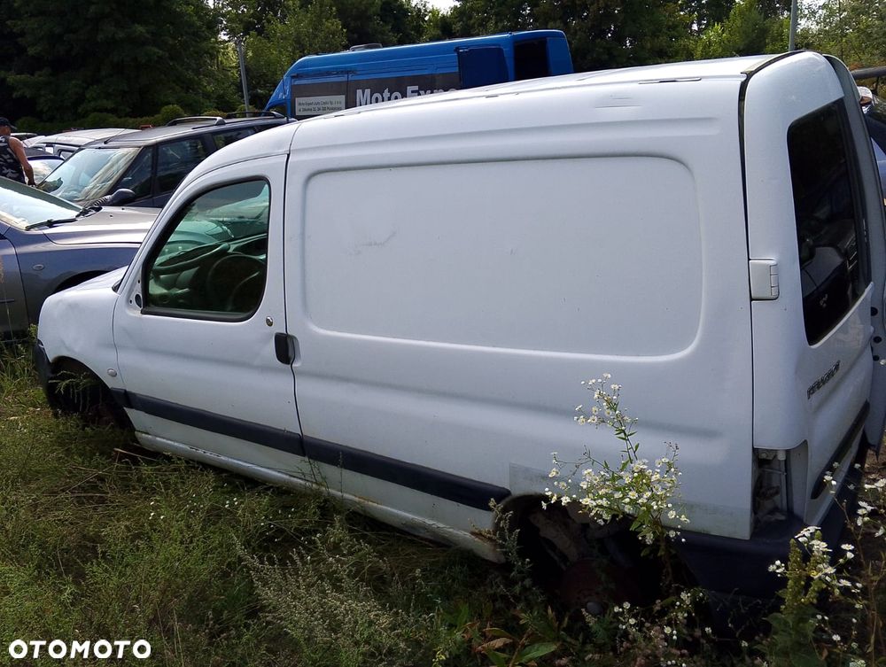 Peugeot Partner I (02-10r.) 1.4B 74KM. Silnik TU3JP Skrzynia Mecha 5 lakier EWP – Lakier biały BONQUISE. Cały na części. GWARANCJA !!! Przód Tył Zestaw Komplet Drzwi Klapa Zderzak Błotnik Maska Grill Atrapa Szyba Pas Lampa Lusterko Boczki Fotel Kanapa Kokpit Deska Rozdzielcza Przełącznik Włącznik Sterownik Przewody Wiązka Instalacja Moduł Komputer Czujnik Listwa Pompa Alternator Wtryski Głowica Rozrusznik Kompresor Sprzęgło Dwumas Silnik Skrzynia ABS Klimatyzacji Paliwa Wspomagania Kolektor Turbina Przepustnica Zawór Chłodnica Koło Hak Belka Sanki Zawieszenie Mcpherson Półoś Amortyzator Wydech Tłumik Zacisk Most - 4