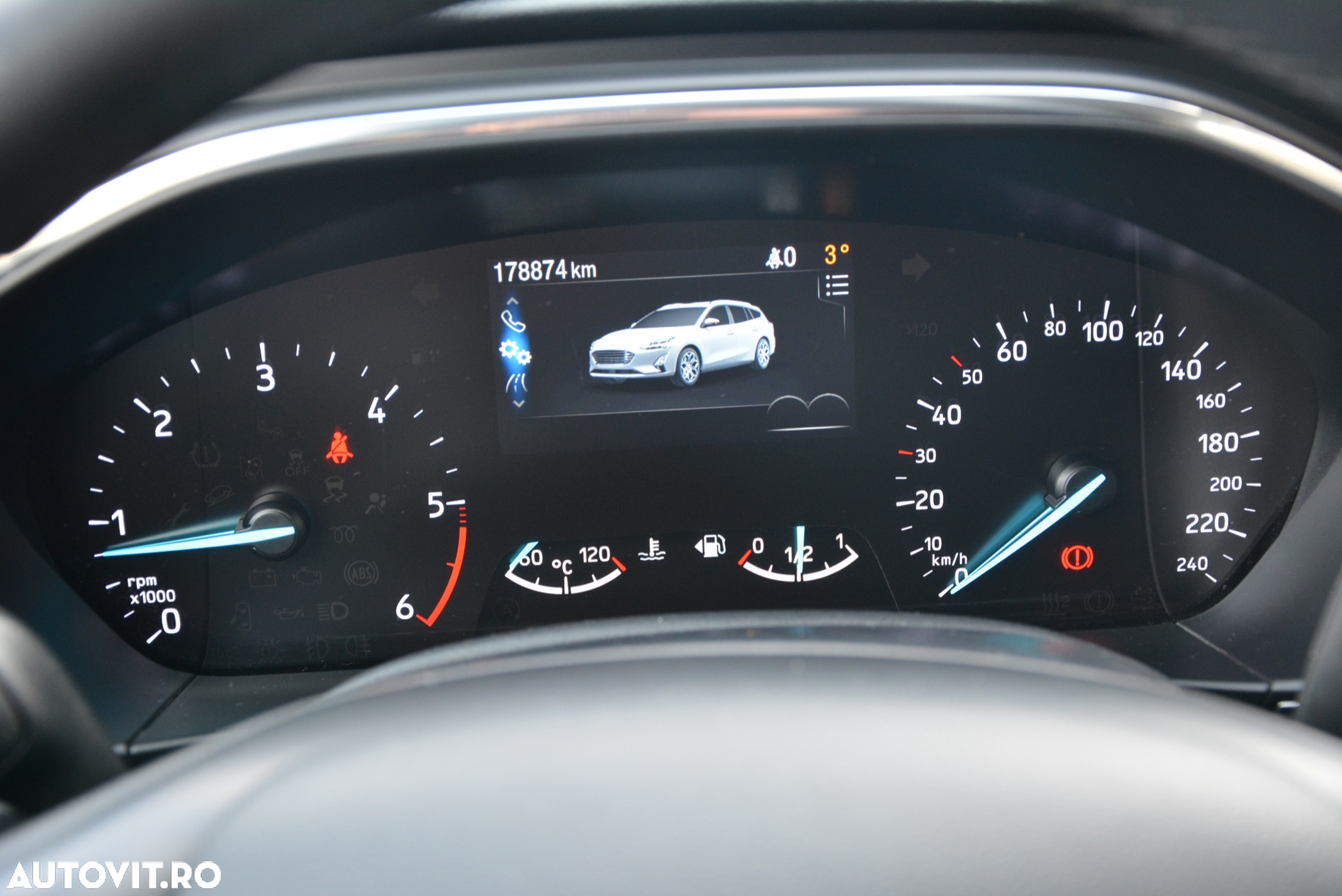 Ford Focus Turnier 1.5 EcoBlue Start-Stopp-System TITANIUM X - 19