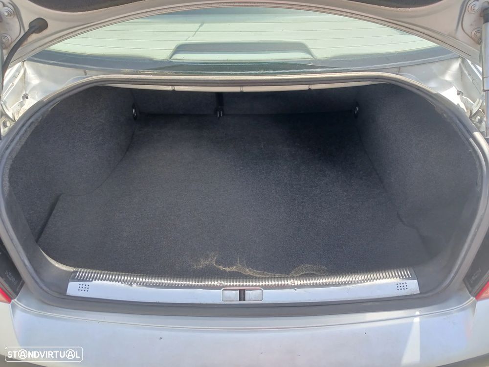 VW Passat 1.9 TDi Trendline - 11