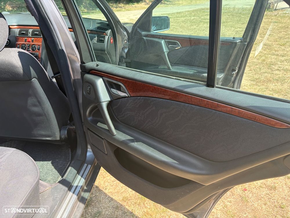 Mercedes-Benz E 220 D Elegance - 20