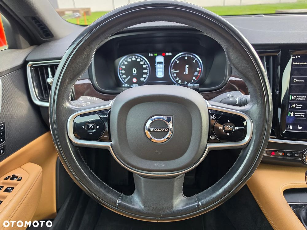 Volvo S90 D4 SCR Momentum Pro - 23