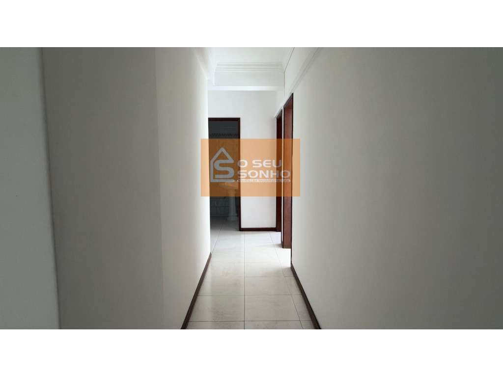 Apartamento T2 com elevador no centro de Loulé - Grande imagem: 4/13