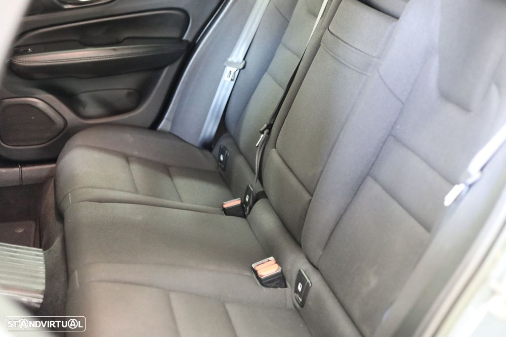Volvo V60 2.0 T6 AWD TE Core - 33