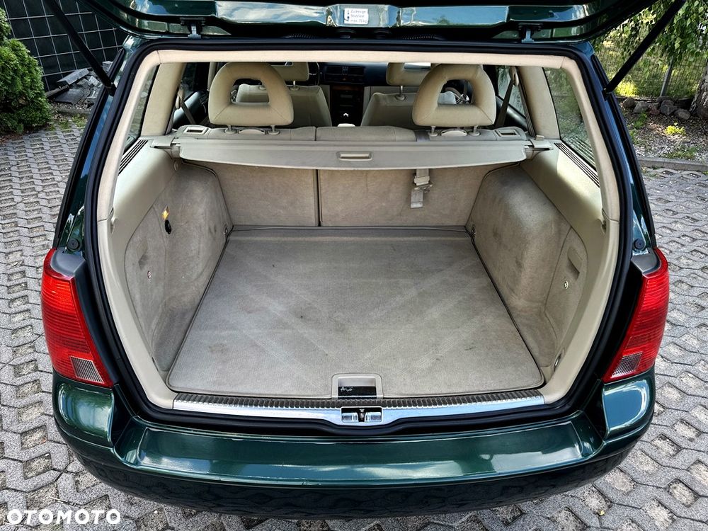Volkswagen Bora Variant 2.3 V5 - 24