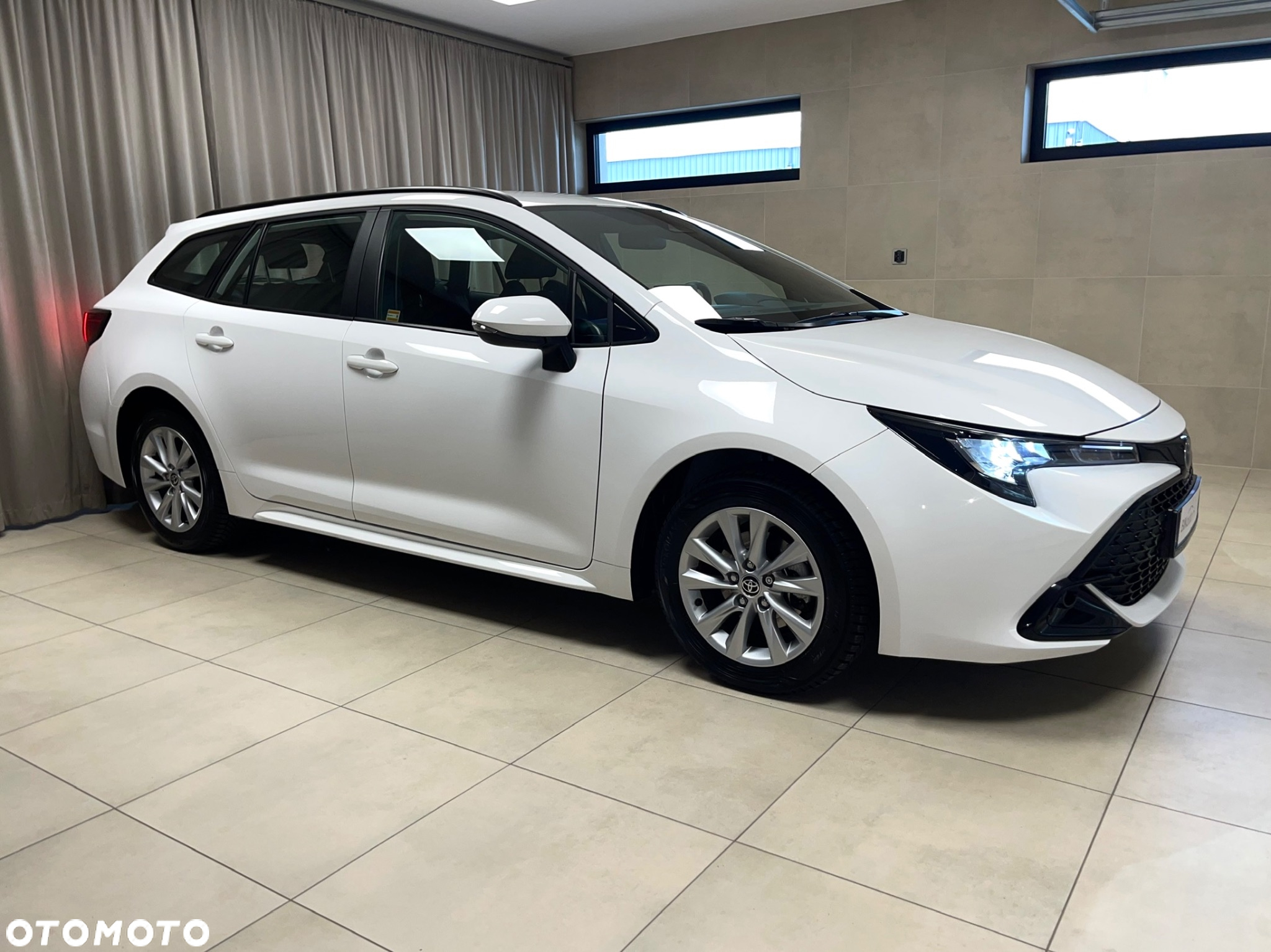 Toyota Corolla 1.8 Hybrid Comfort - 13