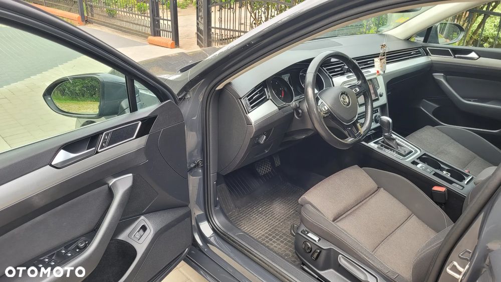 Volkswagen Passat - 11