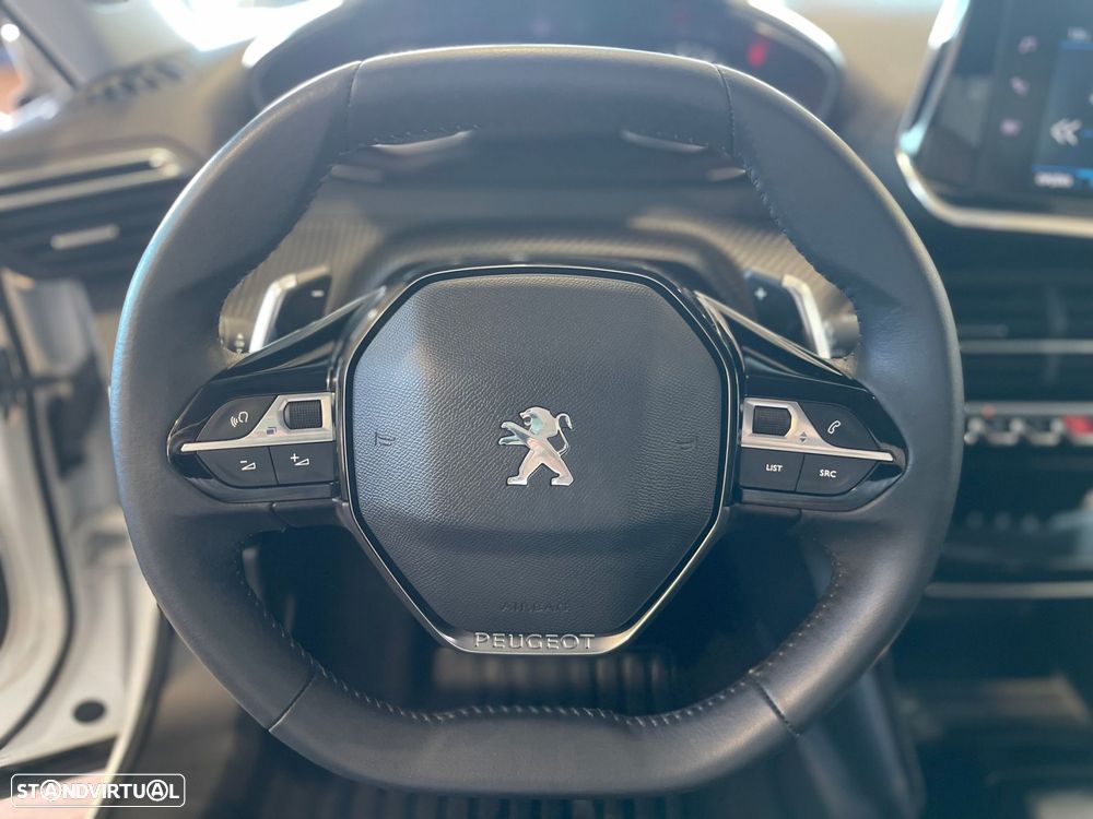 Peugeot 2008 1.2 PureTech Allure EAT8 - 11