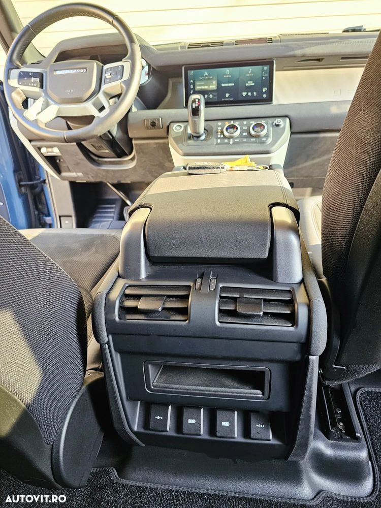 Land Rover Defender - 28