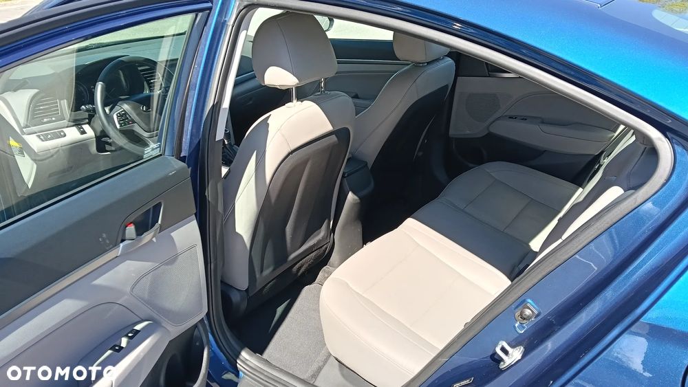 Hyundai Elantra - 19