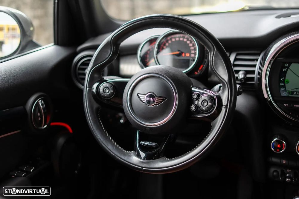 MINI 5 Portas Cooper D Auto - 9