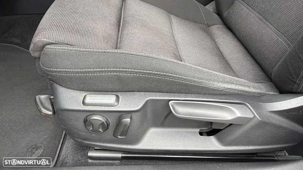 Volkswagen Passat Variant 1.6 TDI Confortline — fotografia 32