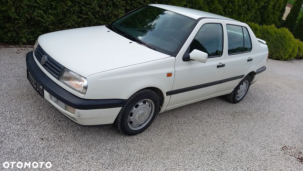 Volkswagen Vento - 10