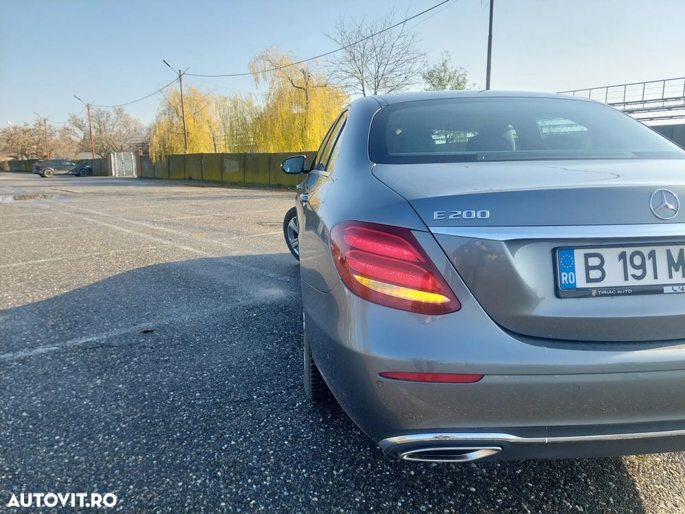 Mercedes-Benz E 200 4Matic T 9G-TRONIC - 6